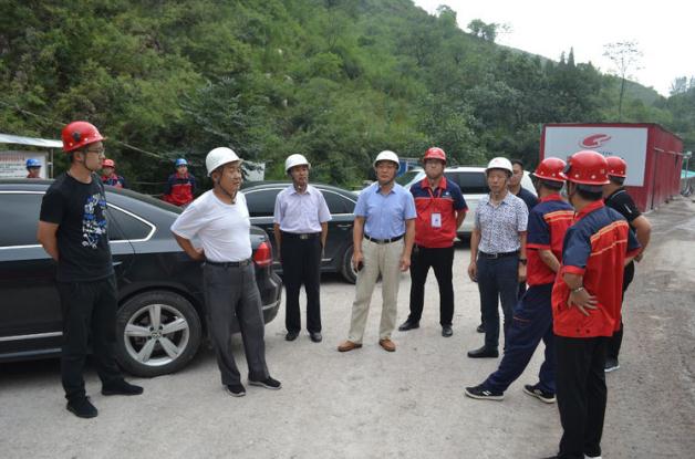 市交投集團檢查組一行蒞臨朝陽(yáng)溝隧道項目檢查指導工作