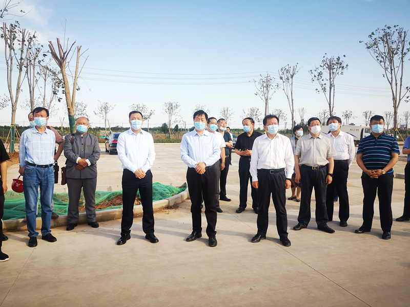 崔永斌王進(jìn)江帶領(lǐng)人大代表、政協(xié)委員調研視察邯鄲機場(chǎng)改擴建工程