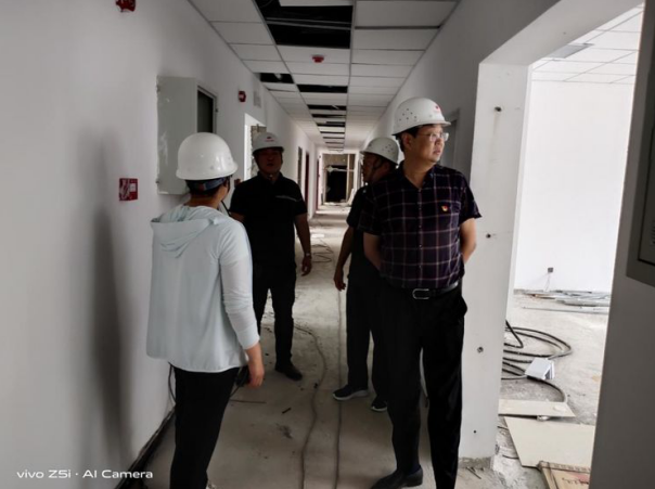 集團公司領(lǐng)導徐莆一行深入邯鄲機場(chǎng)改擴建工程航管樓項目督導檢查
