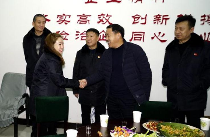 邯鄲公交：堅守一線(xiàn) 領(lǐng)導與員工共度除夕