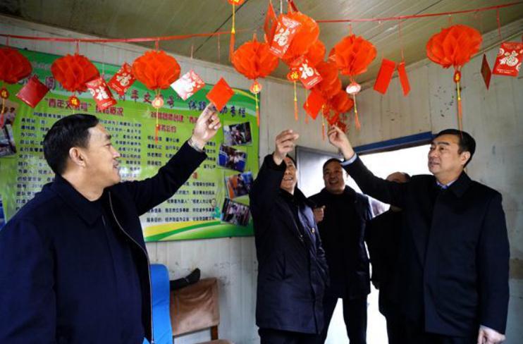 大年初一 邯鄲公交領(lǐng)導慰問(wèn)堅守一線(xiàn)員工