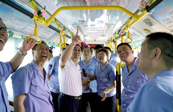 三創(chuàng  )四建：邯鄲公交全新“特色車(chē)廂”集中亮相