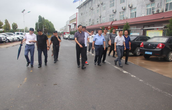 交投集團總經(jīng)理霍耀彬蒞臨光太公司公路建養中心檢查指導防汛工作