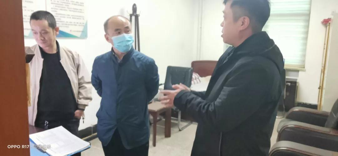 王從權暗訪(fǎng)檢查春節期間值班值守工作并對一線(xiàn)值班值守人員進(jìn)行慰問(wèn)