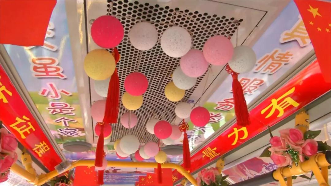 以車(chē)為家以愛(ài)助人 移動(dòng)的溫馨家園