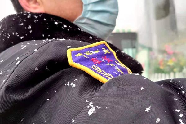 邯鄲公交人“浴雪奮戰” 安全運送乘客保暢通