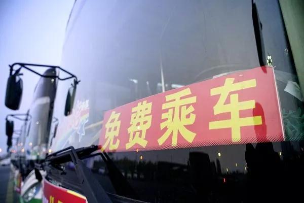 免費乘車(chē)首日，邯鄲公交人全力保出行