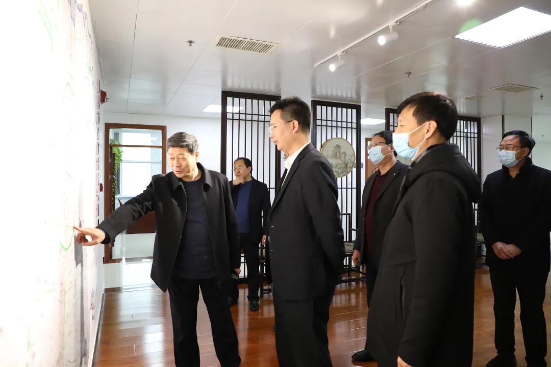 市領(lǐng)導徐科華到交投集團調研工作