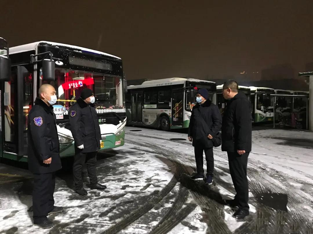 除雪保暢暖人心——邯鄲公交、機場(chǎng)積極開(kāi)展除雪保暢工作