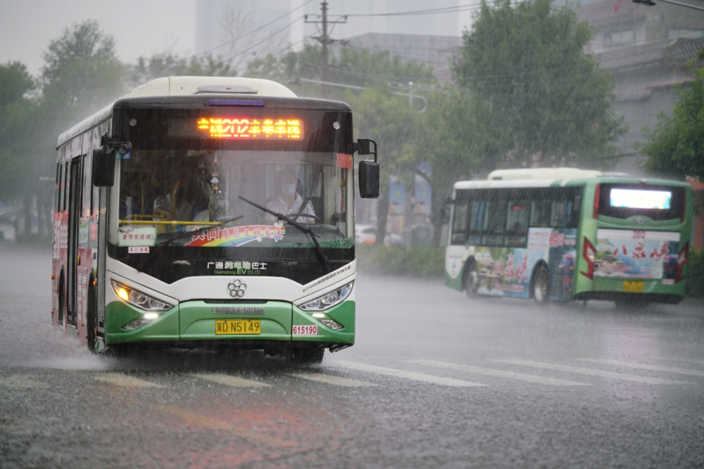聞“汛”而動(dòng)，“逆”水而行——邯鄲公交集團多措并舉切實(shí)保障市民安全出行