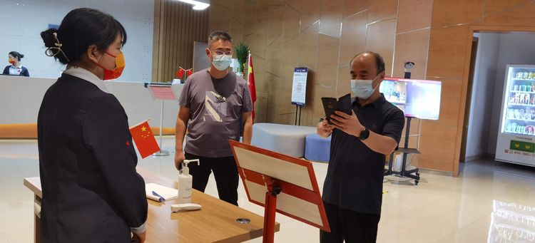 市交投集團副總經(jīng)理王從權到樞紐公司督導檢查安全生產(chǎn)、疫情防控及信訪(fǎng)穩定工作落實(shí)情況