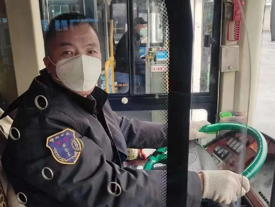 為你點(diǎn)贊！邯鄲交投集團公交車(chē)長(cháng)爭分奪秒送病人就醫
