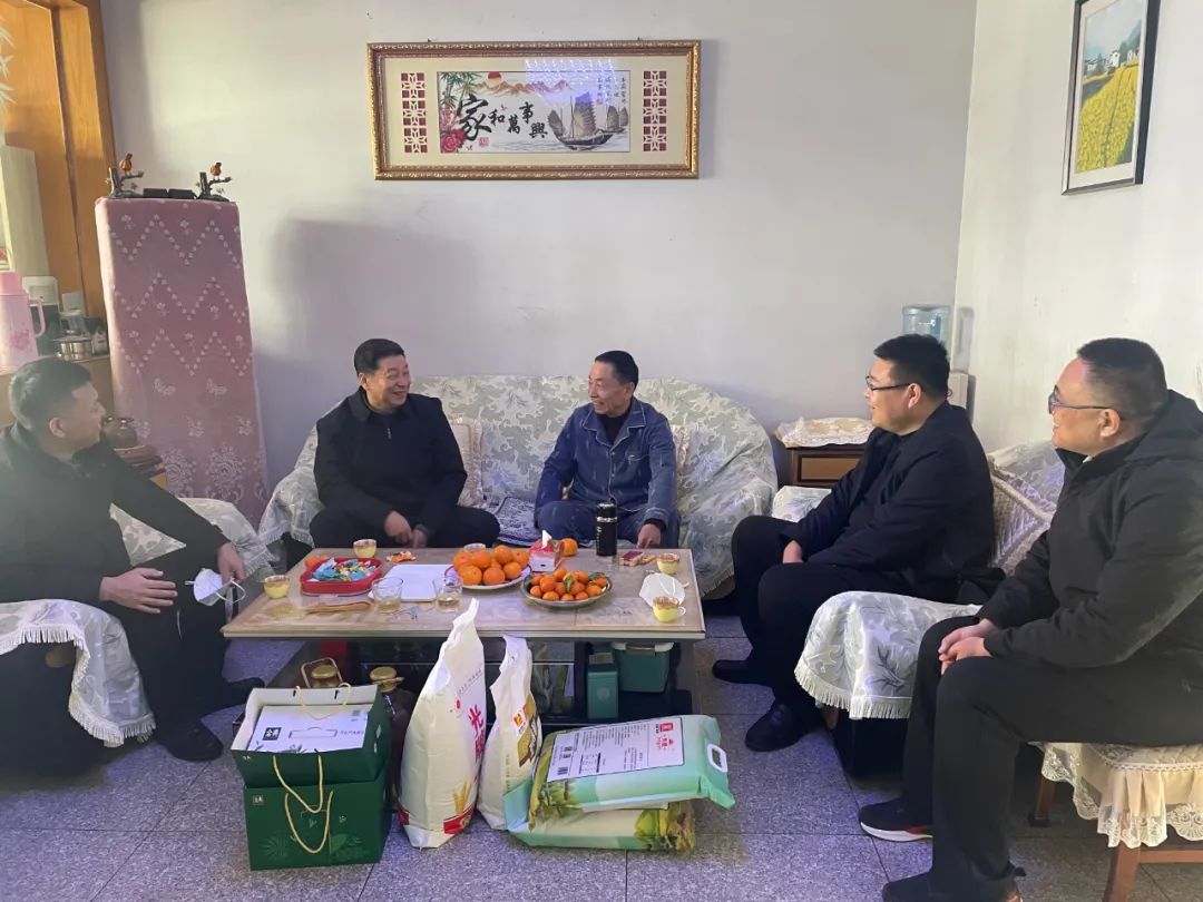 慰問(wèn)寄深情 歲寒暖人心 ‖ 邯鄲交投集團節前慰問(wèn)老黨員、困難職工