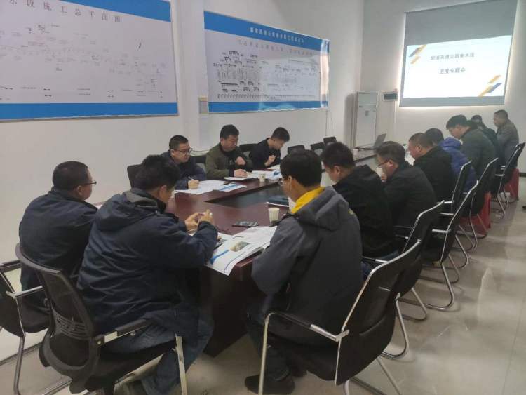 路通公司：搶抓施工“黃金期”鉚足干勁推進(jìn)度---邯港高速總監辦召開(kāi)進(jìn)度專(zhuān)題會(huì )