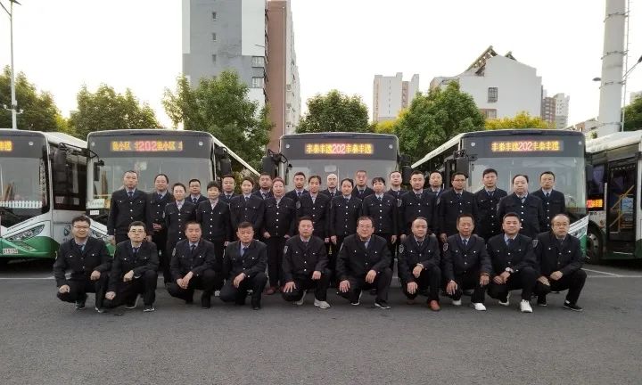喜報！邯鄲交投集團公交公司202路公交線(xiàn)榮獲2023年全國工人先鋒號