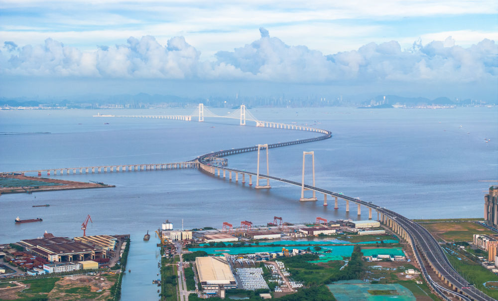 又踏層峰辟新天——《中共中央關(guān)于進(jìn)一步全面深化改革、推進(jìn)中國式現代化的決定》誕生記